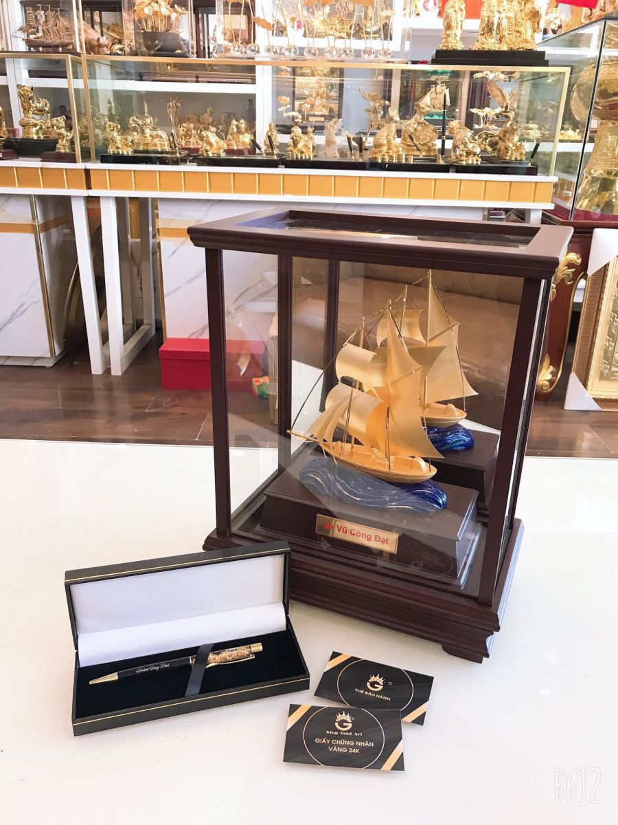 Tại sao Thuyền buồm mạ vàng là món quà đầu năm được săn đón nhất?