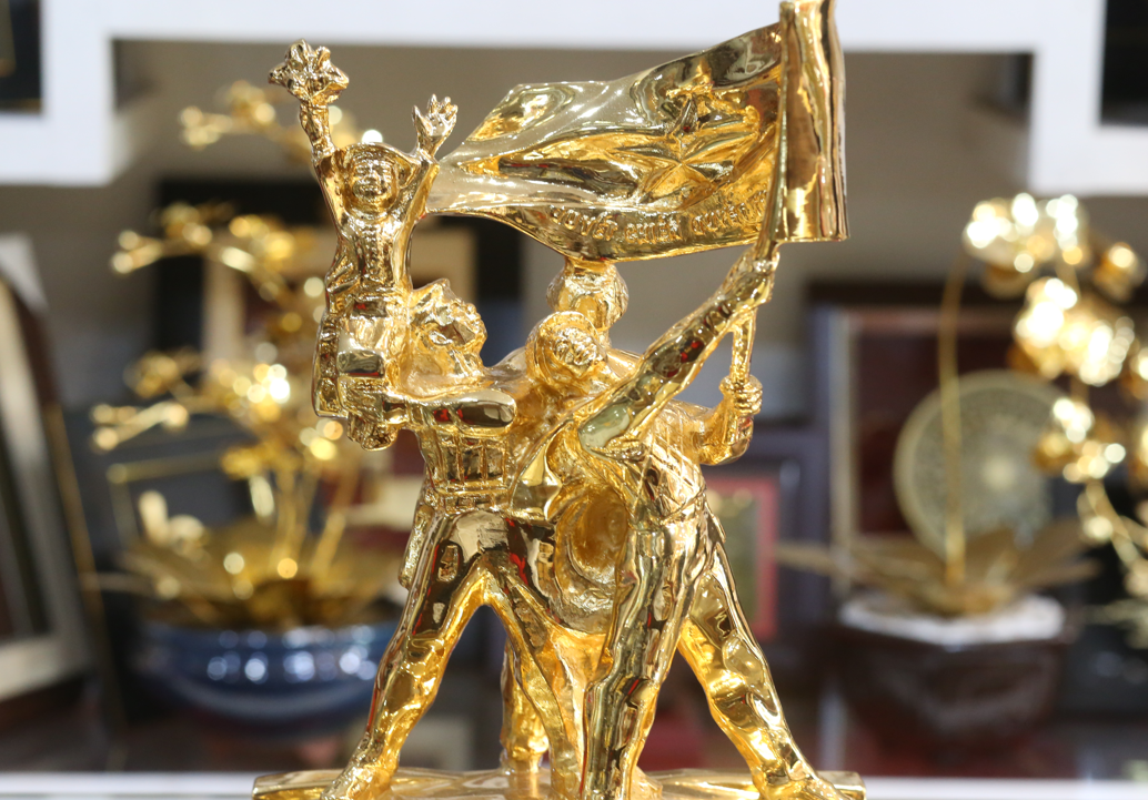 Tượng Giải Phóng Mạ Vàng – Quà tặng ý nghĩa ngày 2/9 | King Gold Art – Đồ Đồng Việt