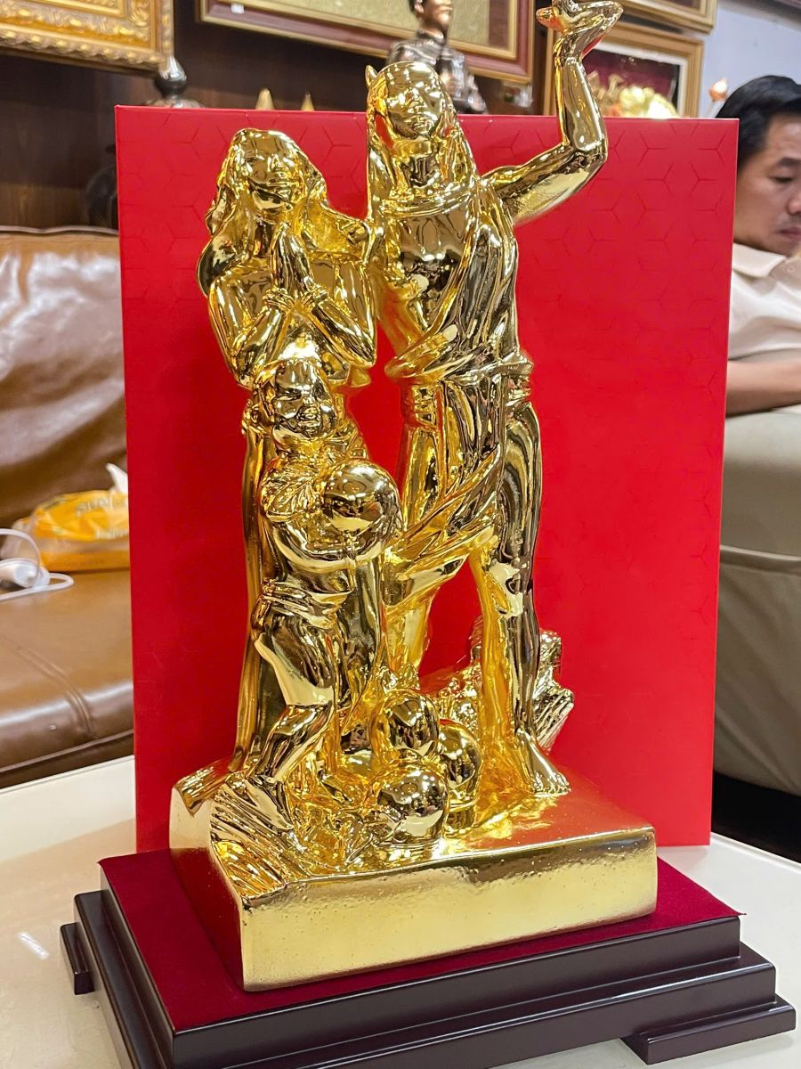 Tượng Gia Đình Mai An Tiêm Mạ Vàng 24K – King Gold Art